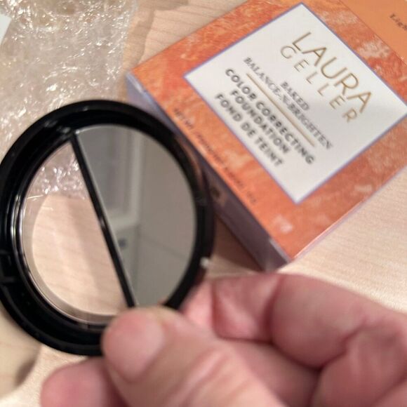 Laura Geller Baked Balance-n-Brighten Color Correcting Foundation - Picture 8 of 12